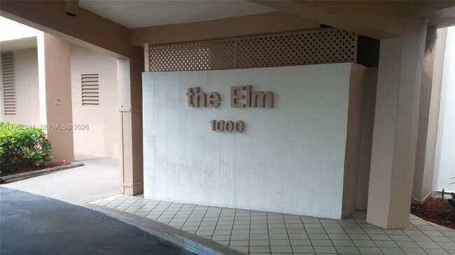 Building Photo - 1000 St Charles Pl Unit L2