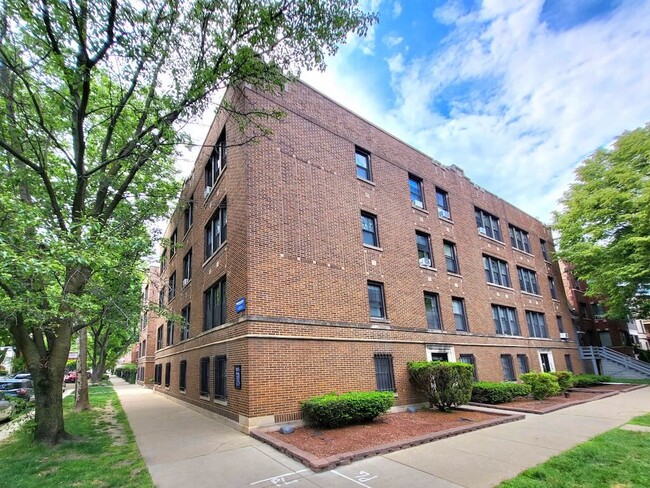 Building Photo - 2147 N Fremont St Unit N4