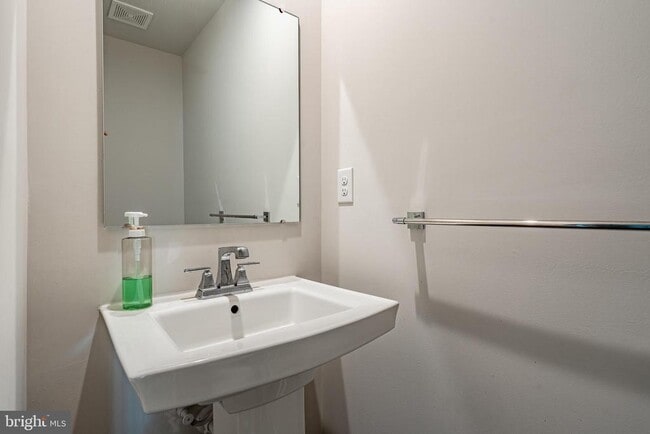Photo - 208 Chase Dr
