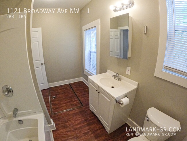 Photo - 1121 Broadway Ave NW Unidad 1