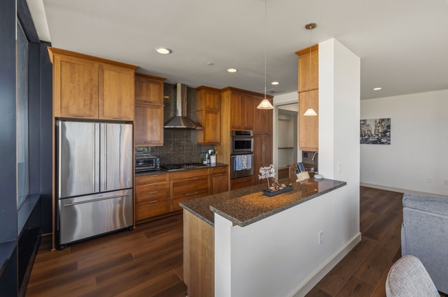 Photo - 700 W 31st St Unit 404