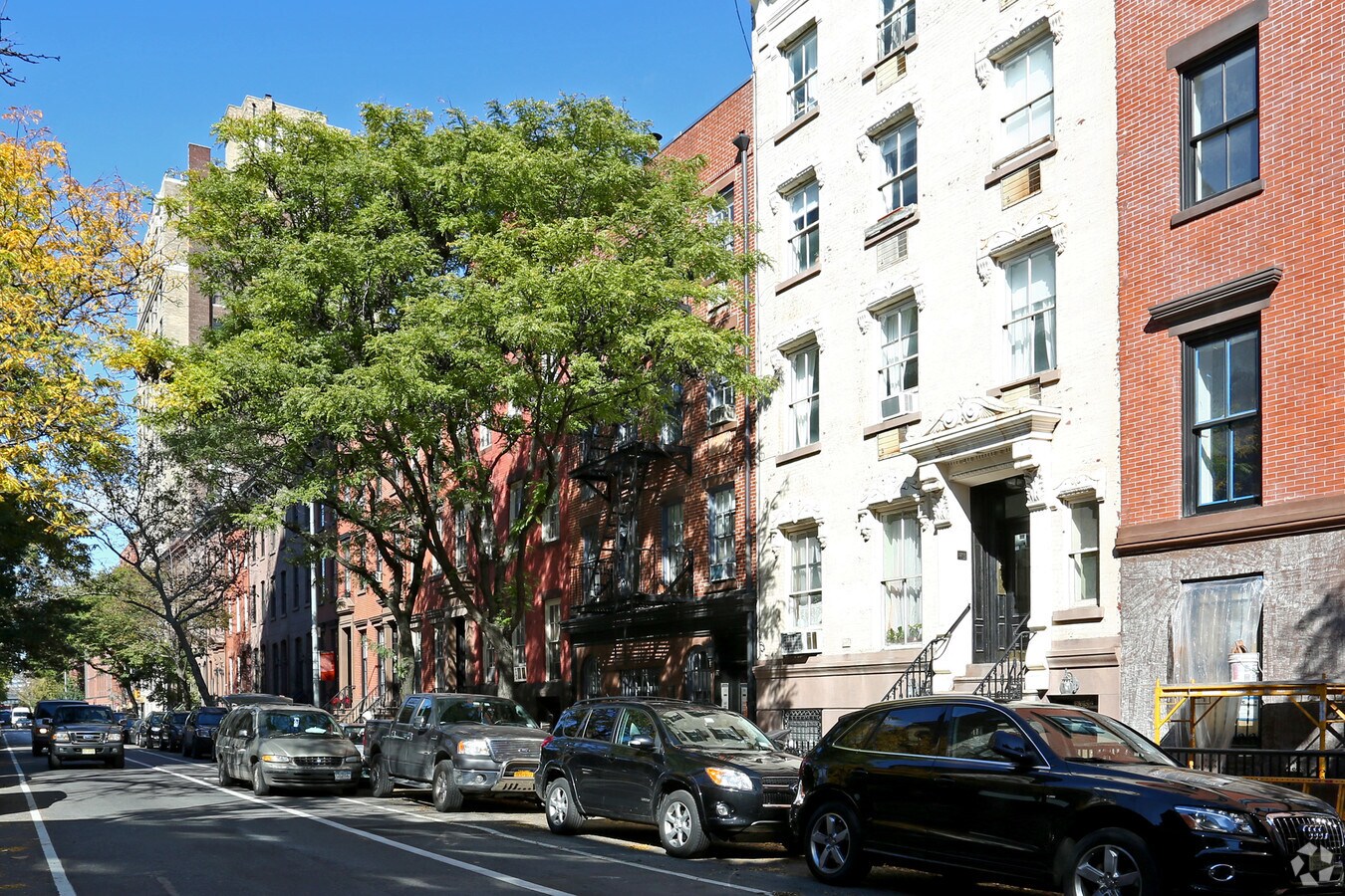 Photo - 337 W 20th St