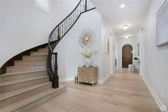 Building Photo - 85 Spacial Rental