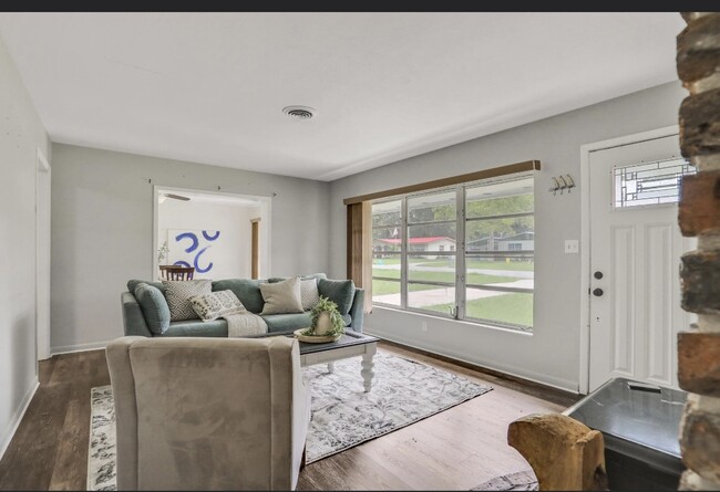 Photo - 108 Dellwood Ave