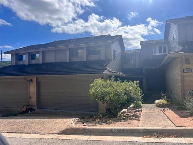 Building Photo - Northwest Condo / 2 bedrooms / 2 car garage / Backs beautiful Greenbelt