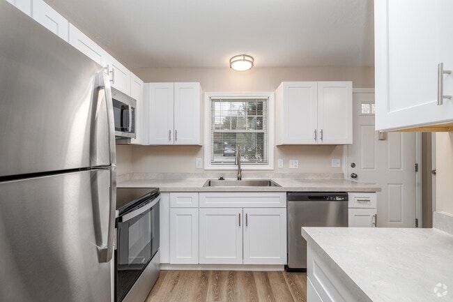 2 habitaciones, 1,5 baños - 1088 pies cuadrados - Cocina - The Meadows at Ithaca Townhomes