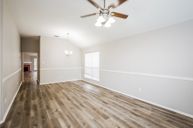 Photo - 817 Mackenzi Dr