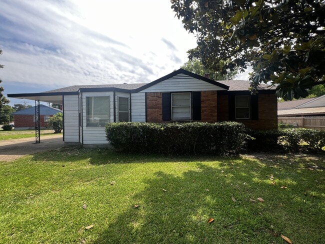 Photo - 1023 N Mendenhall Rd House