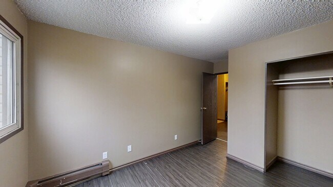 Photo - 5117-5144 44 St Unit 206