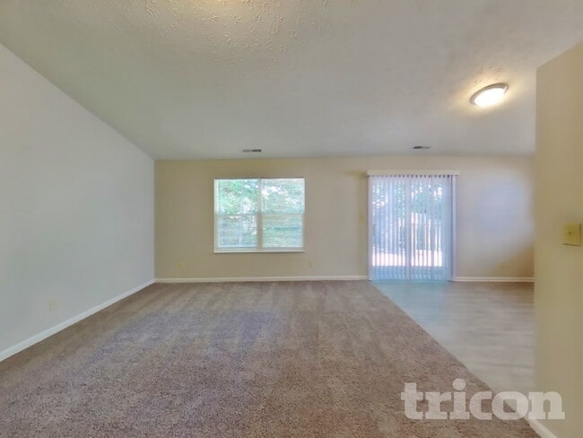 Photo - 740 Kingston Cir