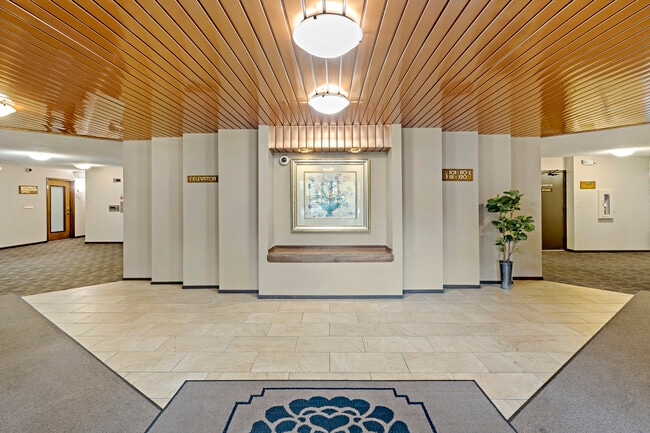 6730 Vernon Ave S Unit Fountain Woods II 404