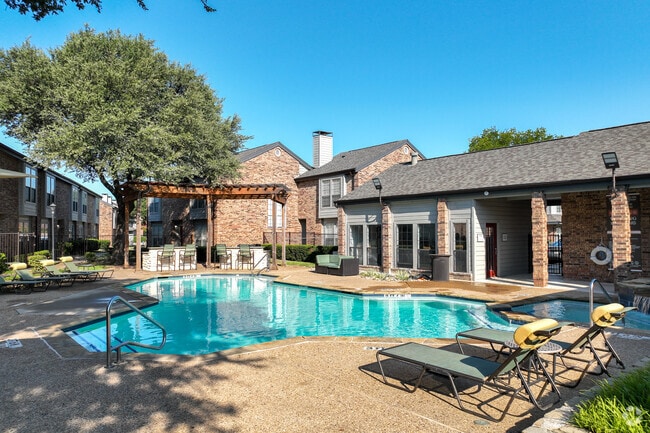 Swimming Pool - The Place at Briarcrest