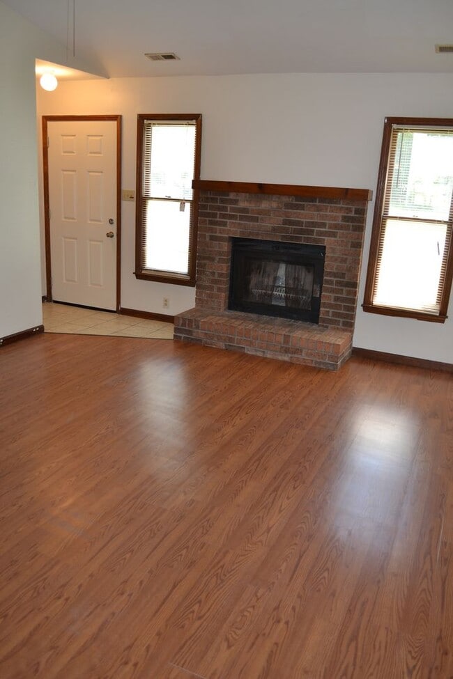 Photo - 124-126 Corey Cir Unit 124