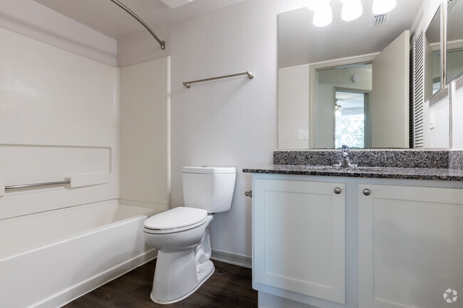 1BR, 1BA - 713SF