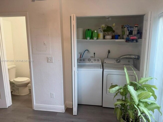 Photo - 42 W 7th St