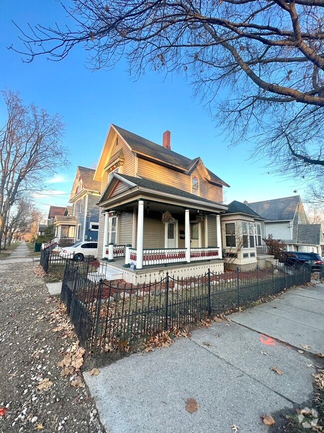 Building Photo - 533 Cherry St Unit 1 Rental