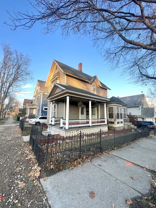 Photo - 533 Cherry St (Lansing, MI)