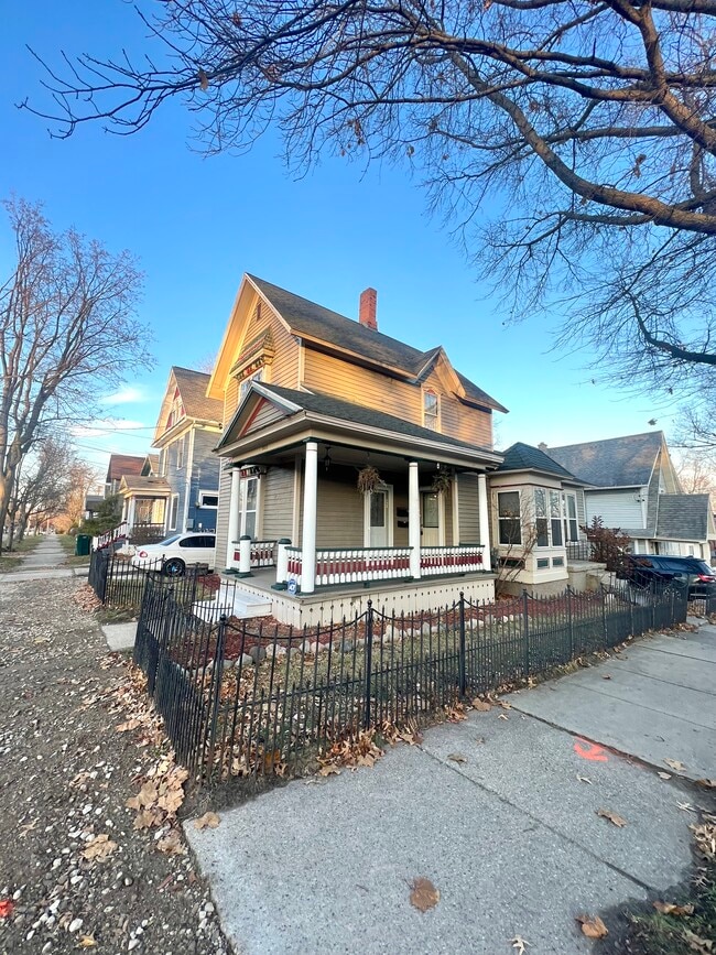 533 Cherry St Apartments For Rent in Lansing, MI