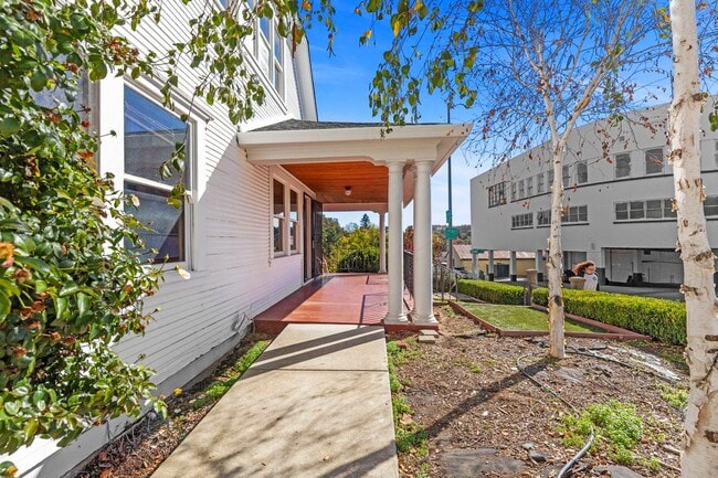 Photo - 205 Court St