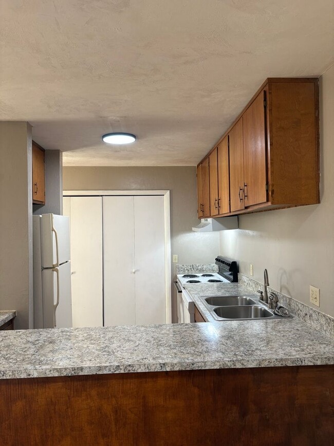 Photo - North Pointe Apts Unit C