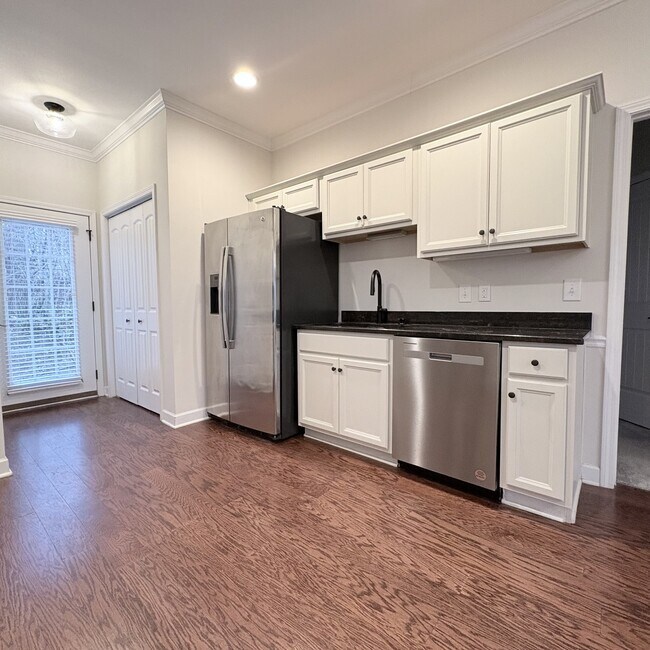 Photo - 105 Velena St