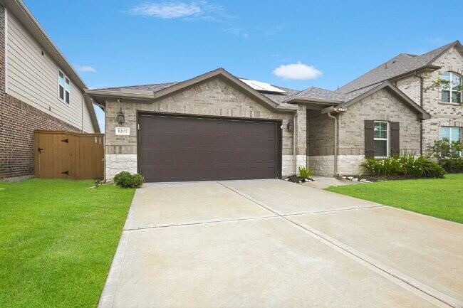 Photo - Gorgeous 3/2 in Sierra Vista with a Backyard Oasis!