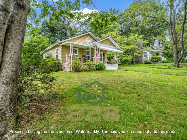 Photo - 521 N Oak St