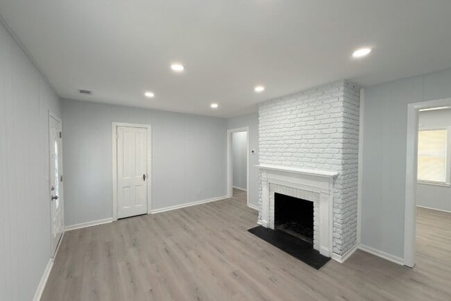 Photo - 1701 E 39th St