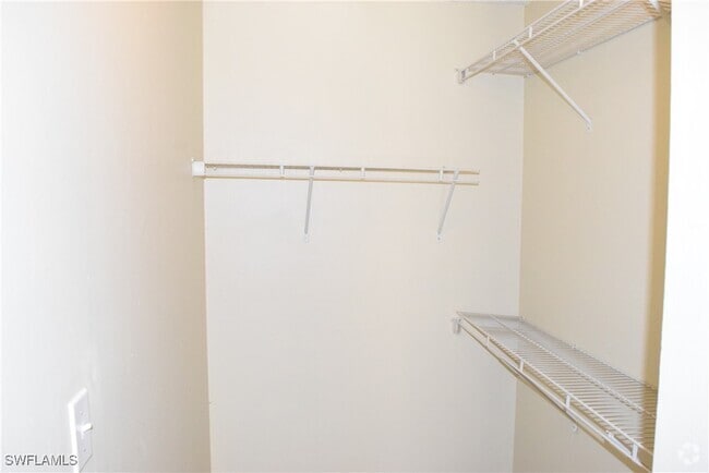 Building Photo - 3421 Winkler Ave Unit 412 Rental
