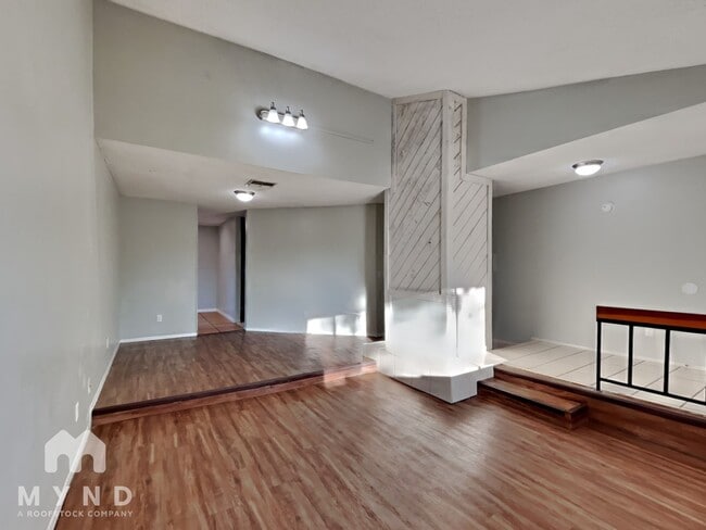 Photo - 1060 Huntington Ct