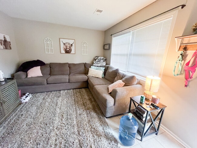 Building Photo - 916 E Market St