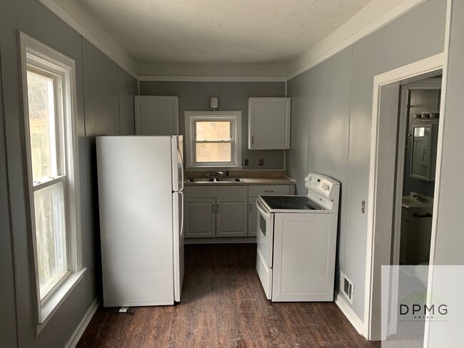 Building Photo - 129 S Hosmer St Unit 2
