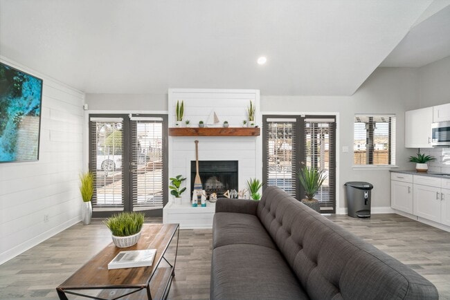 Building Photo - Tides on Meadowbrook Rental