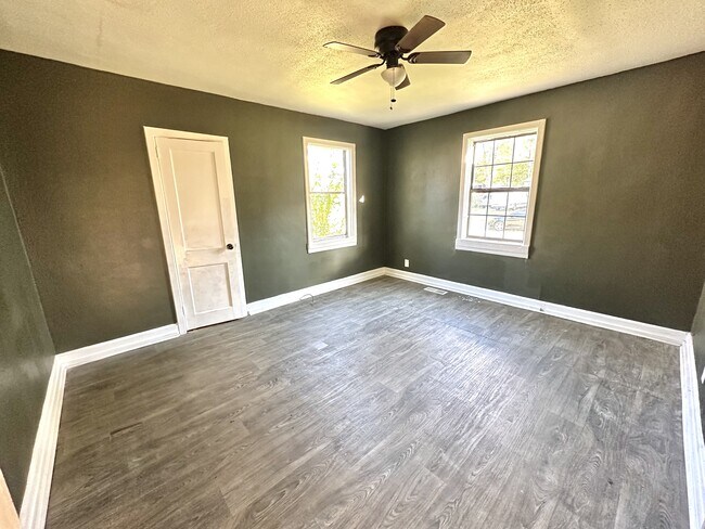 Photo - 2216 Lee Ave SW