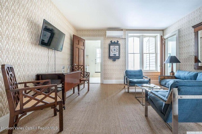 Photo - 613 Warren St