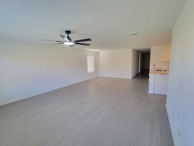 Photo - 1612 Parlier St