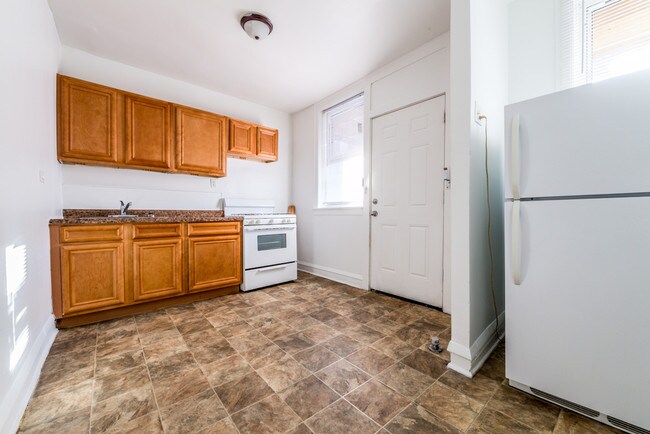 Photo - 7801-11 S Yates Blvd