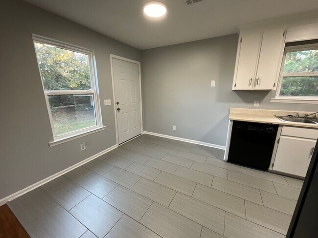 Photo - Adorable 2/1 in Great Location with Lawn Maintenance Included