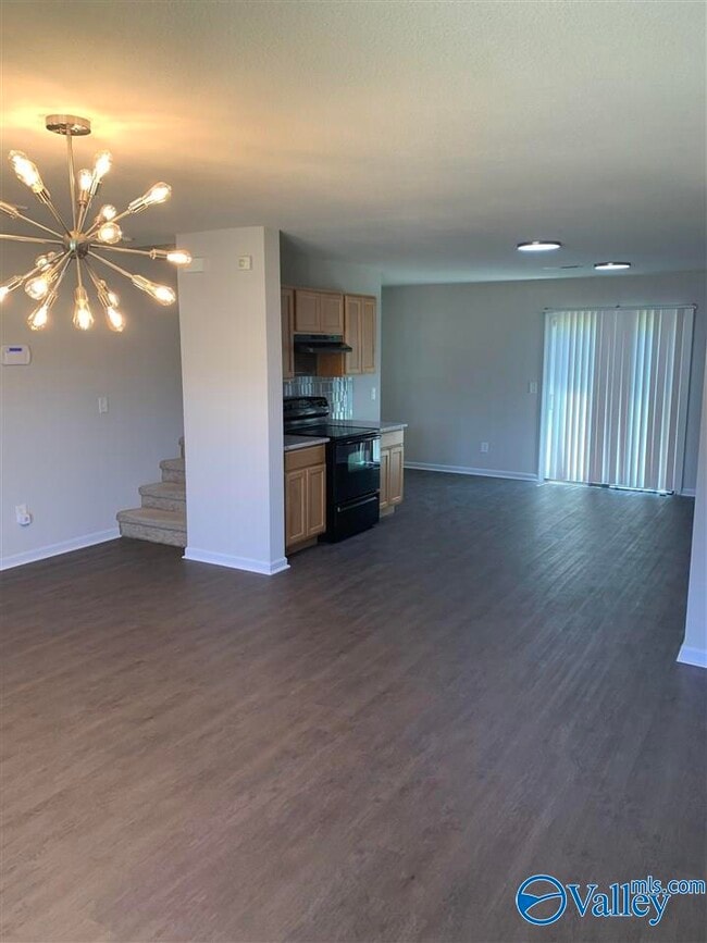 Photo - 148 Whitestone Dr NE