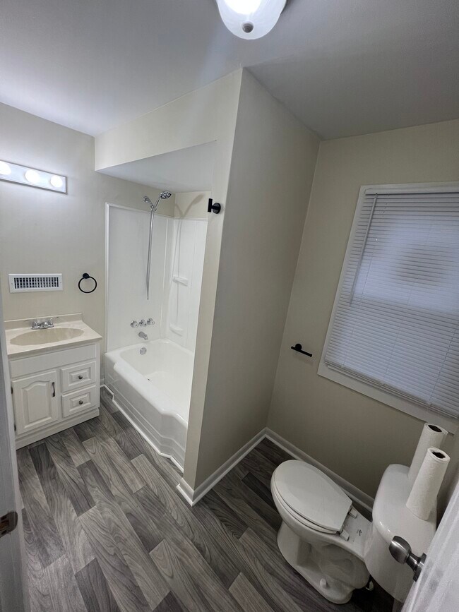 Photo - 104 Seward Ave