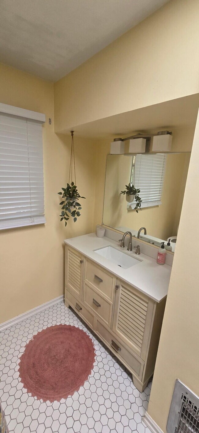 Photo - 4220 Broadmoor Ave NE