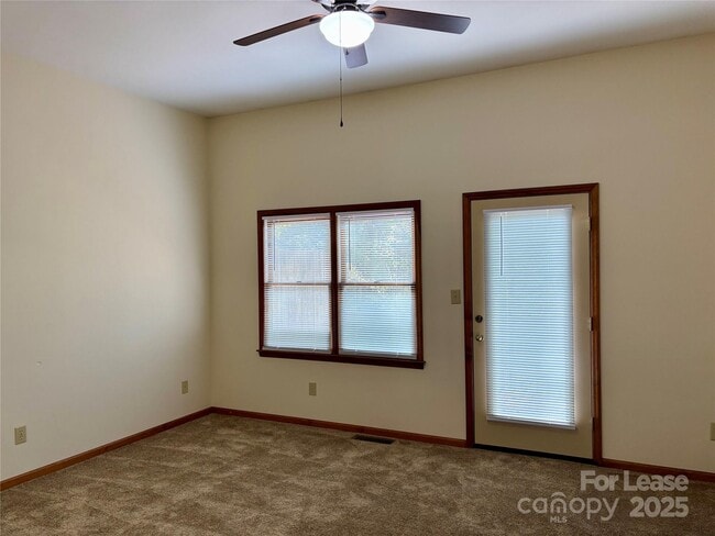 Photo - 135 Hillcrest Dr