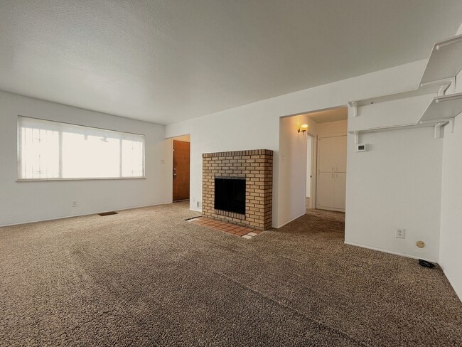 Building Photo - Alvarado Triplex Unit B