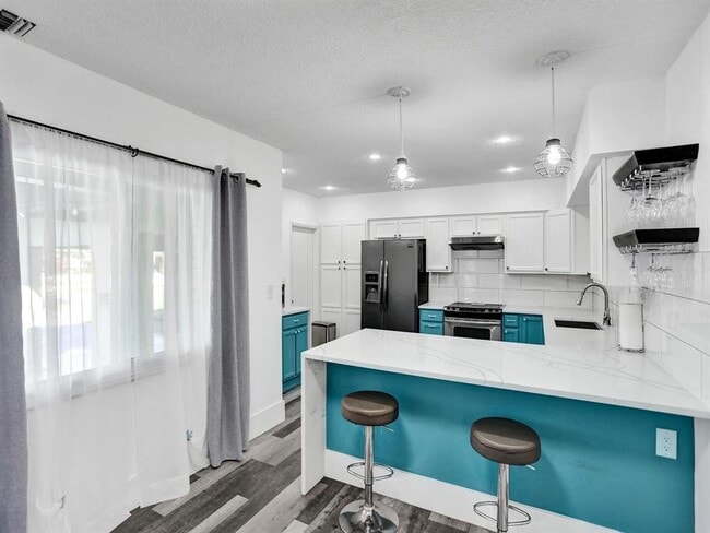 Photo - 708 NE 24th Ave
