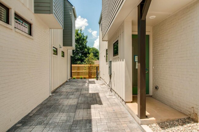 Photo - 221 Gentry Ave