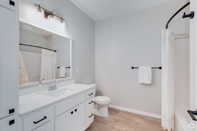 Studio 475SF Bathroom