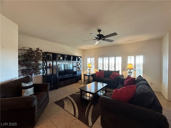 Photo - 860 Canterra St Unidad 1036