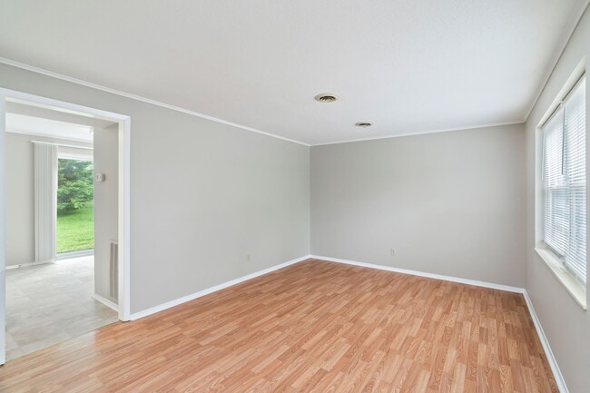 Building Photo - 302 Wakefield Rd