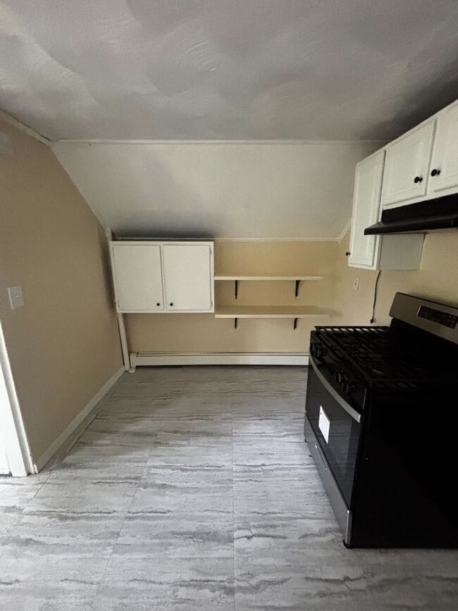 Building Photo - 37 Hotchkiss St Unit 3rd Floor