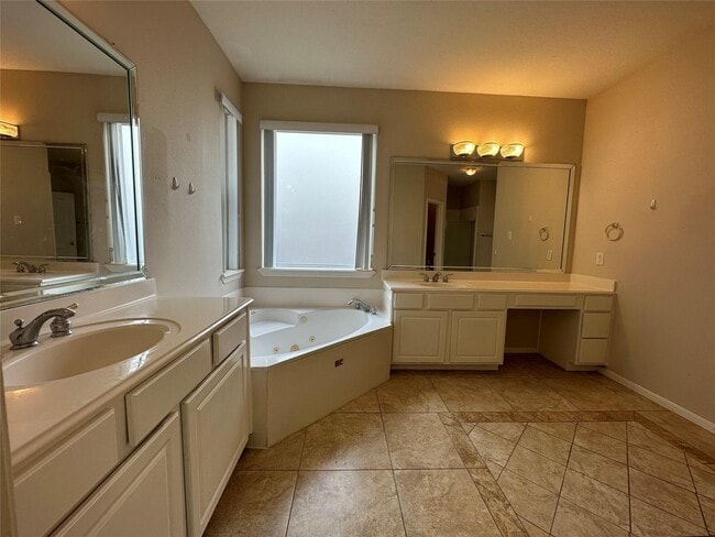 Building Photo - 3902 Breaux Bridge Ln